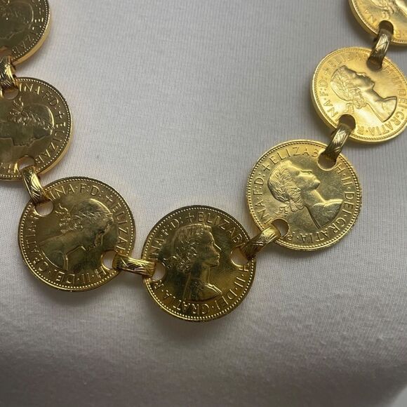 Vintage Queen Elizabeth II One Pense Coin Belt. Chain Coins belt Gold tone UK main image 16